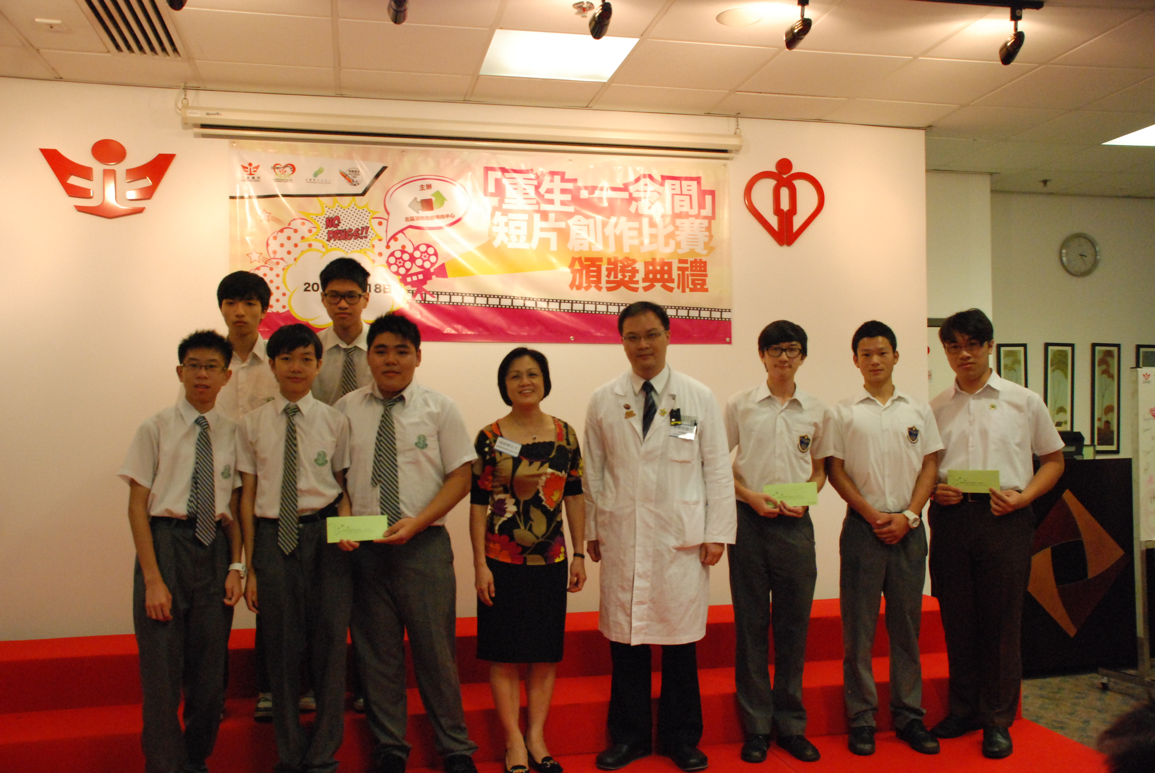 新界喇沙中学作品:「两位戒毒者与一位中学生的虚拟对话」